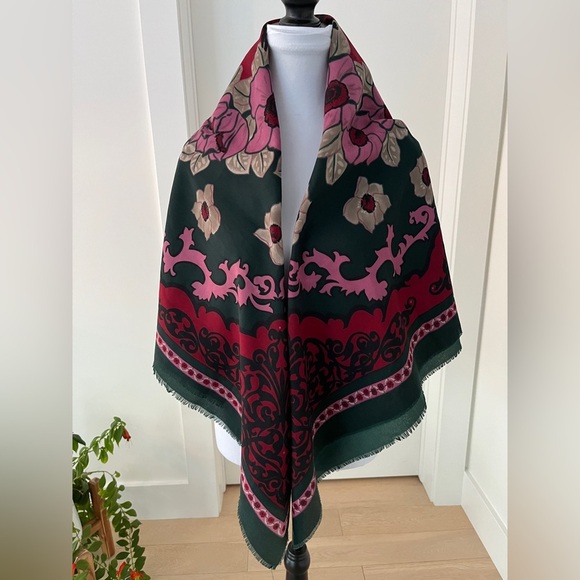 Accessories - SHAWL SCARF Oversized Floral Classic Pattern Made Italy Fringe Lightweight Chic